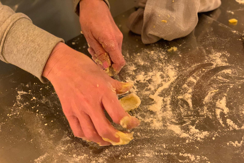 Firenze: Corso di cucina sulla pasta e il tiramisù con vino illimitato12:00 Lezione di cucina