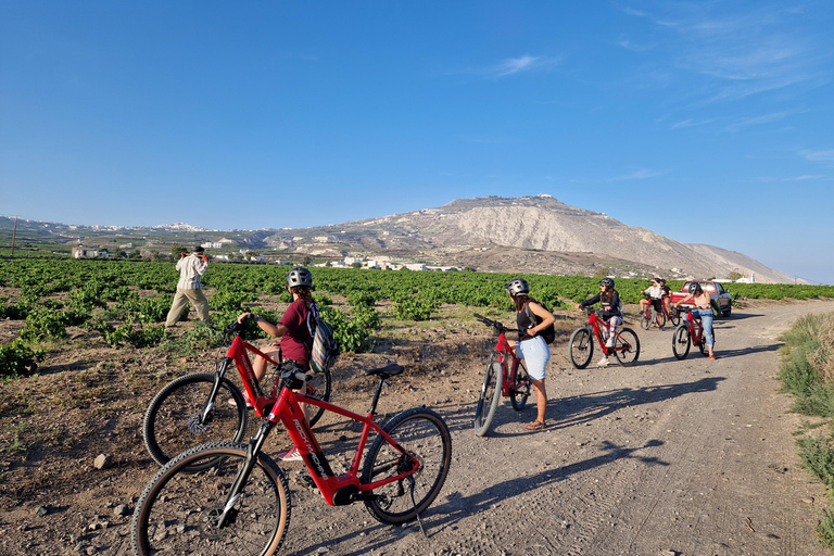 Santorini: Experiência de passeio de bicicleta elétricaDe Vlichada: excursão guiada de bicicleta elétrica pela rota sul de Santorini