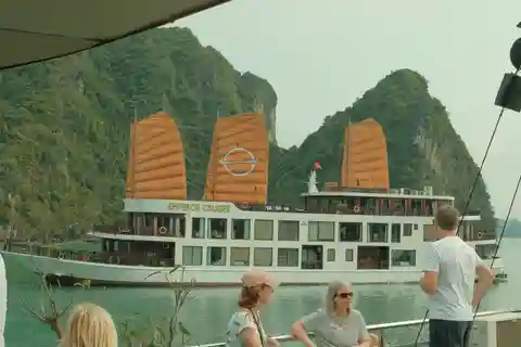 Bahía de Halong: Crucero de un día desde el puerto de Halong Excursión en tierra