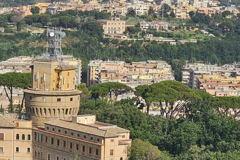 Roma: Visita a la Basílica de San Pedro, la Cúpula y las Grutas VaticanasTour guiado en grupo por Francia