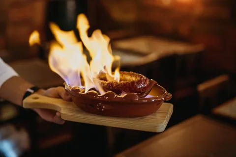 Lisbon: Evening Food & Wine Tour in Bairro Alto