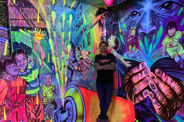 Medellín: City Sightseeing Tour, Comuna 13 and Major Sights. Shared sightseeing tour