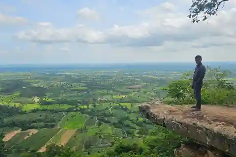 Visita ao quartel-general dos Khmer Vermelhos e à última resistência a partir de Siem Reap