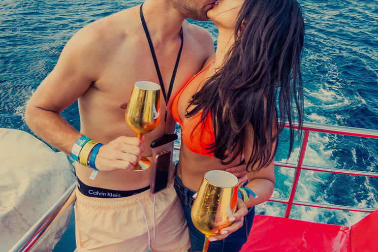 Ibiza-Formentera: Sunset Boat Party with Drinks & Food