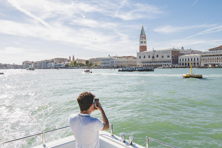 Venedig: Murano und Burano Bootsfahrt mit GlasbläsershowAbfahrt vom Bahnhof Santa Lucia