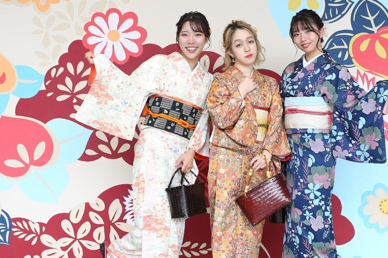 Kanazawa: Noleggio di kimono giapponesi vicino al distretto di Higashi Chaya