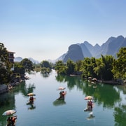 Guilin→Yangshuo: traslado al aeropuerto y rafting en el río Yulong