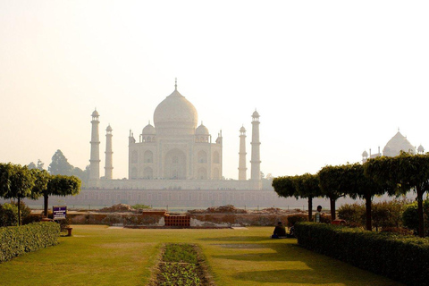 Desde Delhi: Excursión Privada de un Día al Taj Mahal y Agra con TrasladosExcursión con transporte en CA, guía, entradas y almuerzo