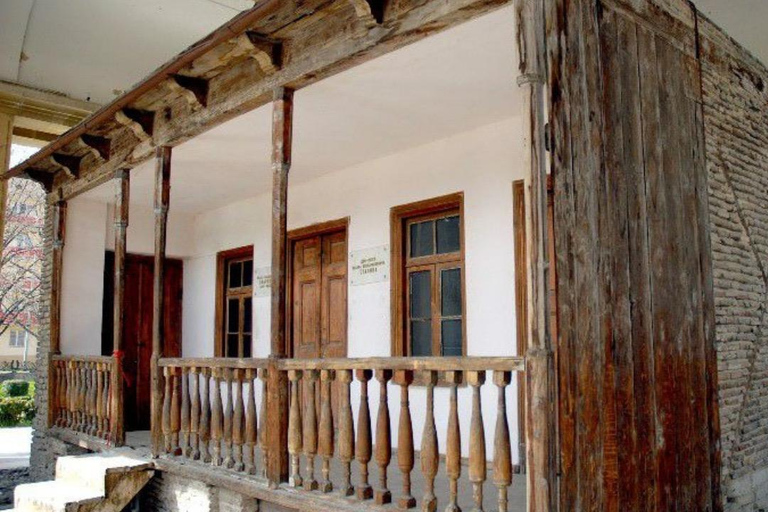 2-Day Tour: Magical Retro Car Tbilisi & Mtskheta Uplistsikhe