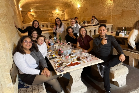 Tradycyjny turecki pokaz nocny i kolacjaOrtahisar: tradycyjny pokaz nocny i kolacja w jaskini