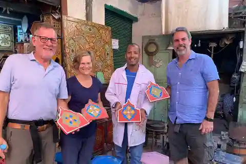 Marrakech : Atelier de peinture sur bois traditionnelle marocaine