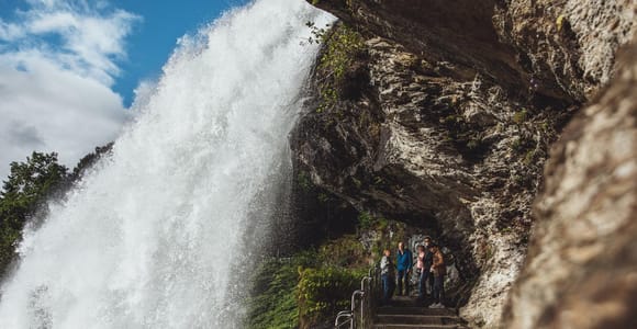 Bergen: Hardangerfjord, Eidfjord & 3 Great Waterfalls