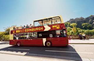 Edinburgh: Hop-On/Hop-Off-Tour mit dem Big Bus im offenen Bus