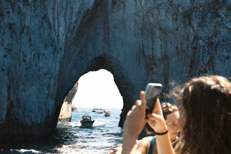 Desde Positano: excursión de un día a Capri - Tour en grupo en barco