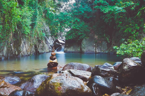 Rangala: Aventura de Senderismo, Acampada y Cascada