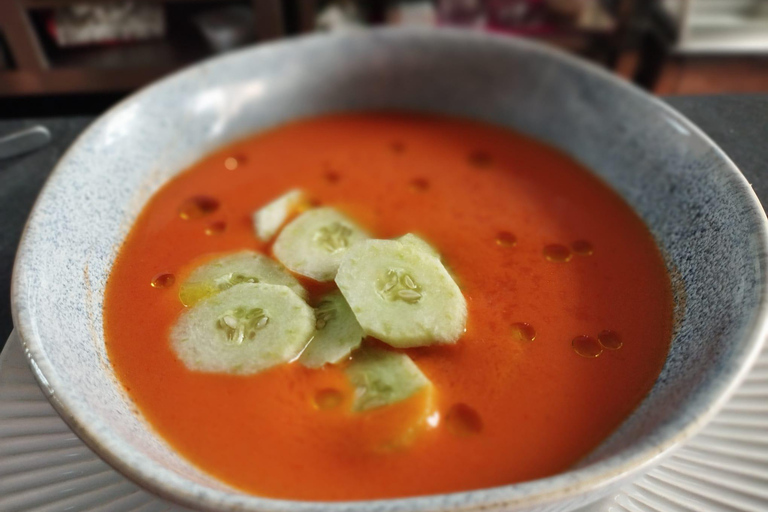 Alicante:Evening Spanish Tapas Cooking Class with Live Music 1 Extra Drink