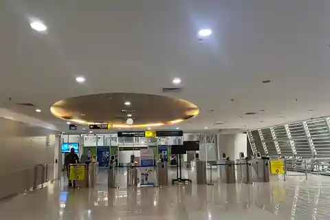 Surabaya: Airport Private Transfers to Your Destinatination