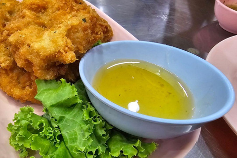 Bangkok: Street Food Tasting Tour at Night