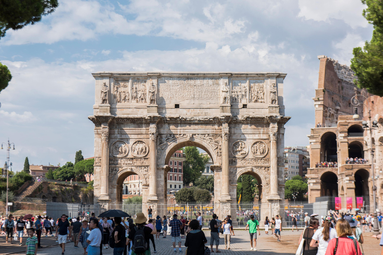 Roma: Tour del Colosseo, del Foro Romano e del Palatino con ingresso prioritarioTour di gruppo in inglese con ingresso ai gladiatori al piano dell&#039;Arena