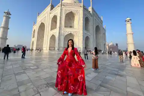 Day Trip to the Taj Mahal, Agra Fort from Delhi