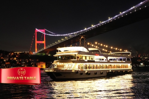 Istanbul : Dîner-croisière et divertissement avec table privéeDîner-croisière avec boissons non alcoolisées et transfert à l'hôtel