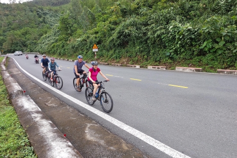 Da Nang: Jazda na rowerze po przełęczy Hai Van i lagunie Lap AnJazda na rowerze po przełęczy Hai Van i lagunie Lap An