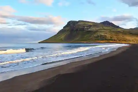 From Eskifjörður: Vöðlavík Black Beach Private Tour