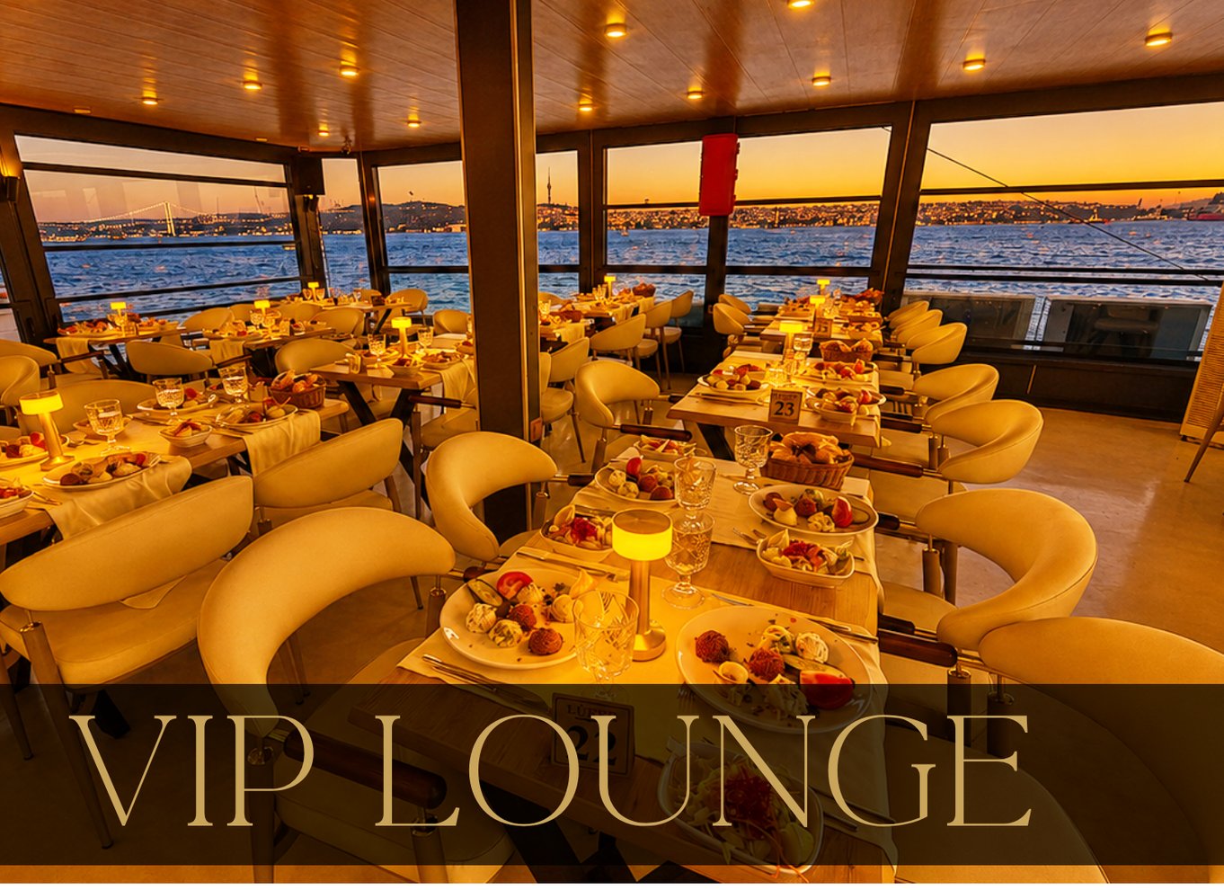 Istanbul: Bosporus-middagscruise og show med privat bord