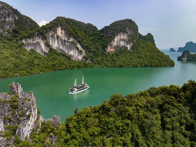 HALONG BAY DISCOVERY ITINERARY MAIA DAY CRUISE ( 7.5 HOURS)