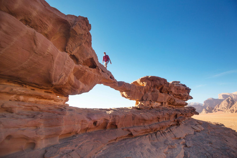 Au départ d'Aqaba et d'Amman : 2 jours de randonnée privée dans le Wadi RumDepuis Amman