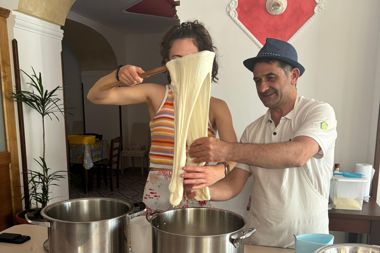 Pianillo: Corso di cucina con pasta, mozzarella e tiramisù