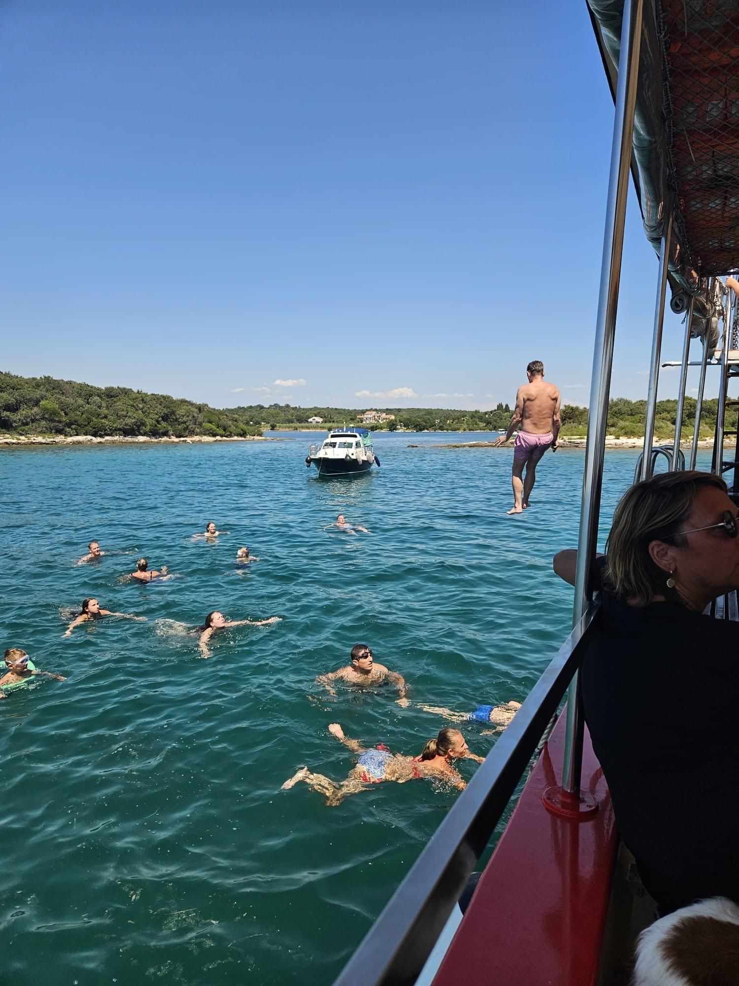 Poreč: Bootstour Rovinj mit Schwimmen und Freizeit
