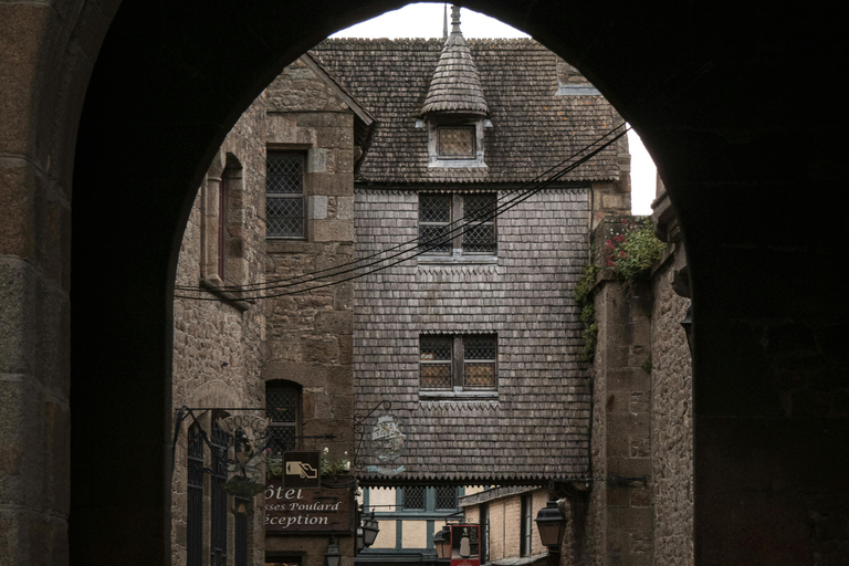 Mont Saint-Michel: Guided walking tour of the village and abbey Mont Saint-Michel: Guided tour of the village without a ticket for the abbey