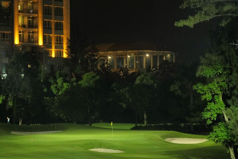 Jakarta: Senayan Night Golf with City Views and Transfer Night Gold with Premium Hotel Pickup & Golf Club Set