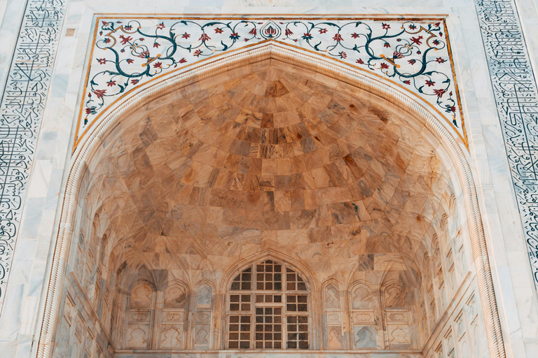 Delhi : excursion de 5 jours dans le Triangle d&#039;Or avec un guide germanophoneExcursion de 5 jours avec hébergement dans des hôtels 4 étoiles