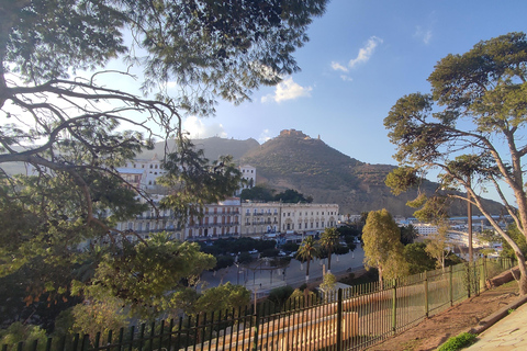 Oran: The absolute everything of El Bahia with a local