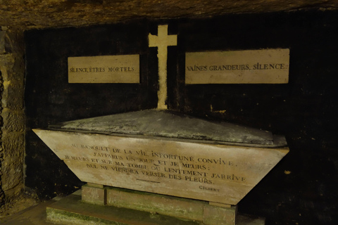 Paris Catacombs Guided Tour:Skip-the-Line & Restricted Areas Small Group Tour