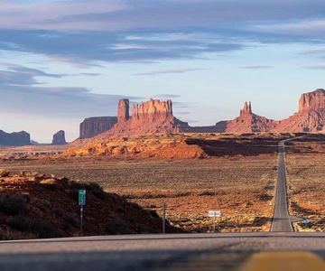 Monument Valley: Cultural Tour with Dinner and Entertainment