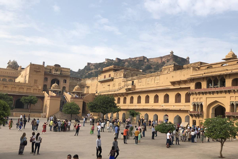 3 jours d'excursion de luxe dans le Triangle d'Or à Agra et Jaipur au départ de DelhiVoiture + chauffeur + guide + billets + hôtel 4 étoiles