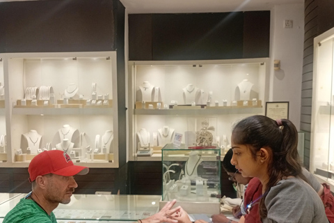 康提：香料园和手工艺人工作室嘟嘟车之旅