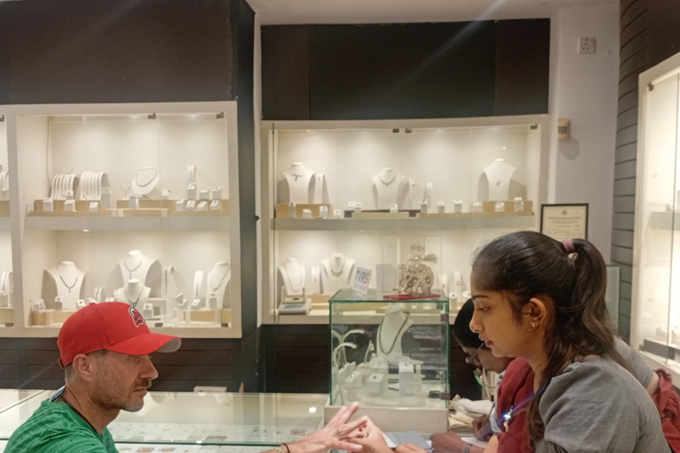 康提：香料园和手工艺人工作室嘟嘟车之旅