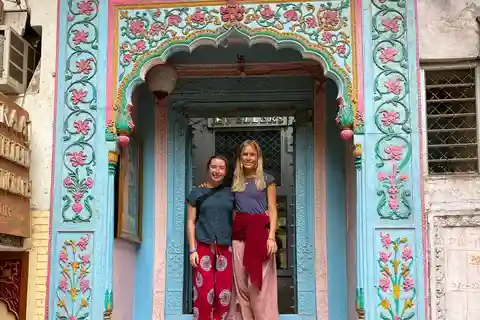 Old Delhi: Cultural & Historical Local Tour Experience