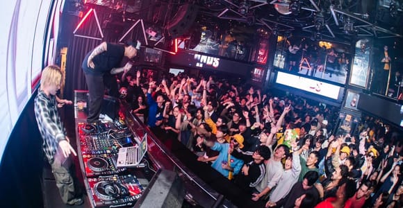 Osaka Umeda: OWL Nightclub Admission Ticket with Drink
