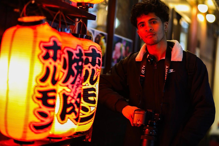 Tokyo: Shinjuku Neon Night Photo Tour