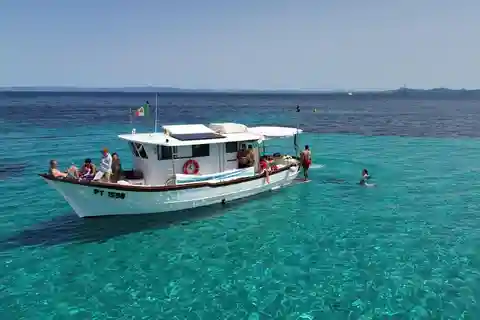 San Teodoro : pêche et déjeuner avec des produits frais et plongée dans les îles