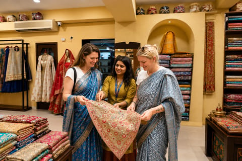 Delhi: Authentic Shopping Tour For Gems, Jewellery & Fabric