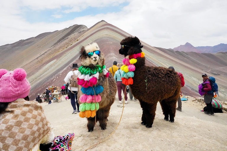 Cusco: Montanha das 7 Cores em CUATRIMOTOS inclui pequeno-almoço e almoço buffet.