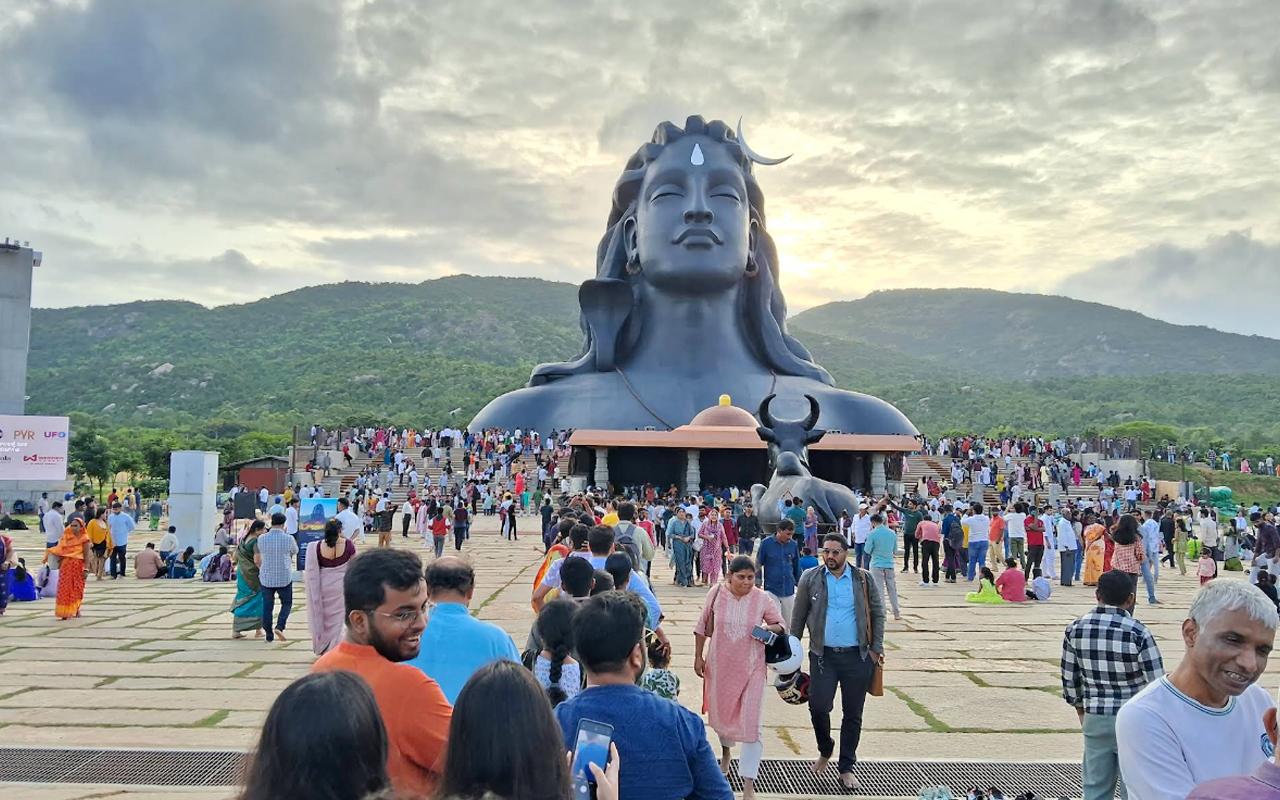 Lepakshi-Tempel & Adiyogi-Statue: Tagestour ab Bangalore