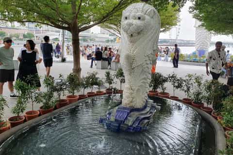 Singapore: Walking City Tour with Local Tourist Guide - Image 3