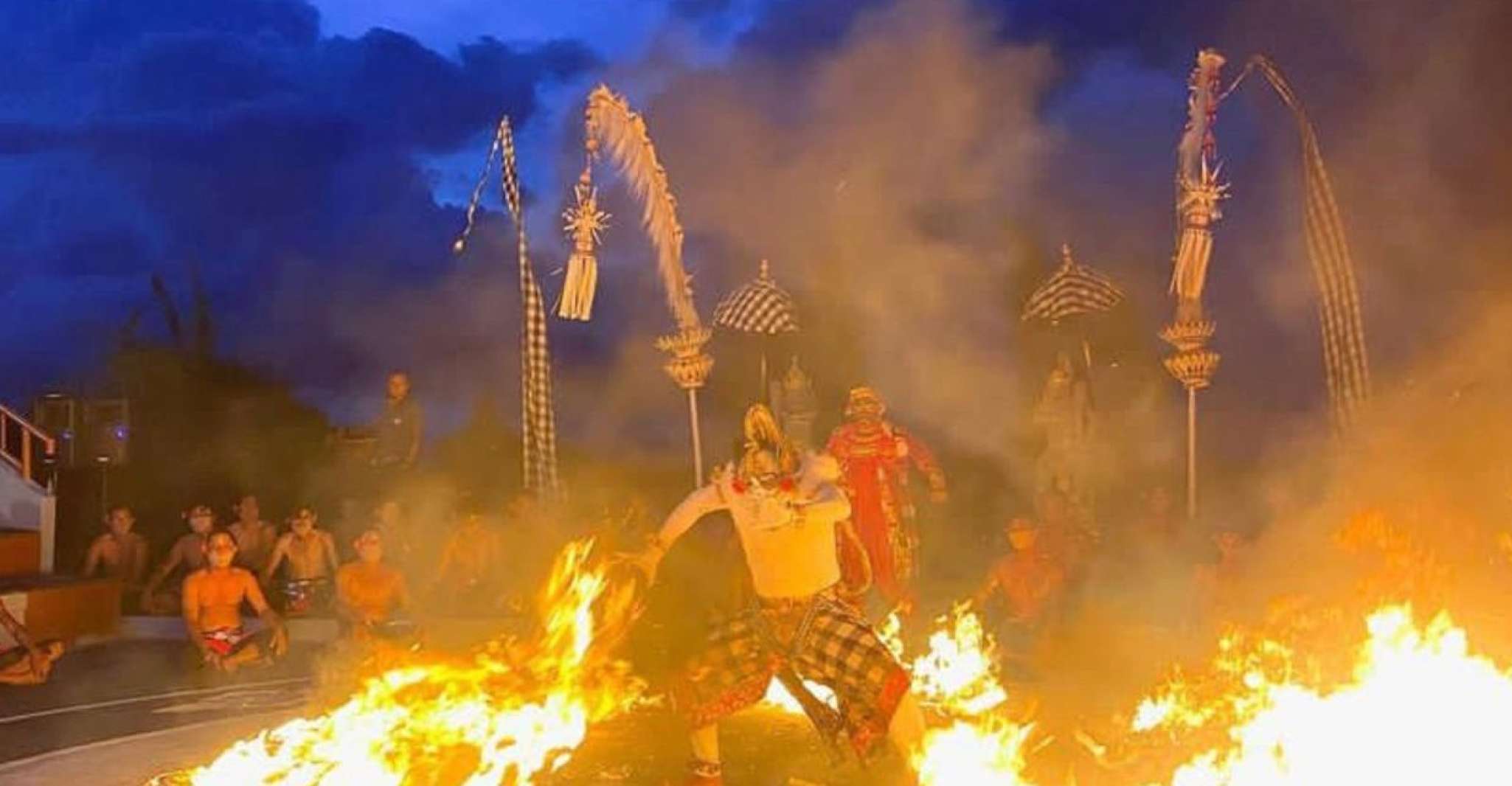 Private , Uluwatu temple & kecak fire dance show with sunset - Housity
